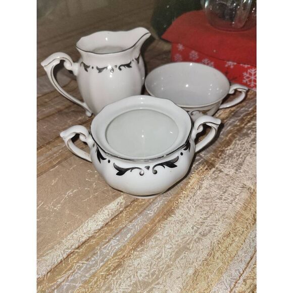 3 Elegant vintage classy gold trim tea cups - Picture 5 of 6